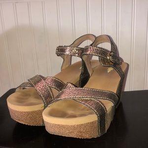 Volatile Gold Wedges